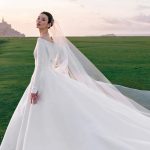 Model Ming Xi op haar bruiloft op Mont-Saint-Michel