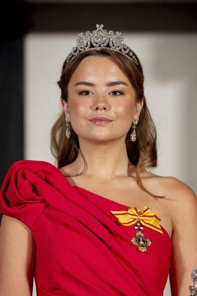 a-ladys-first-tiara-prinses-ariane-heeft-haar-eerste-tiara-moment-397942