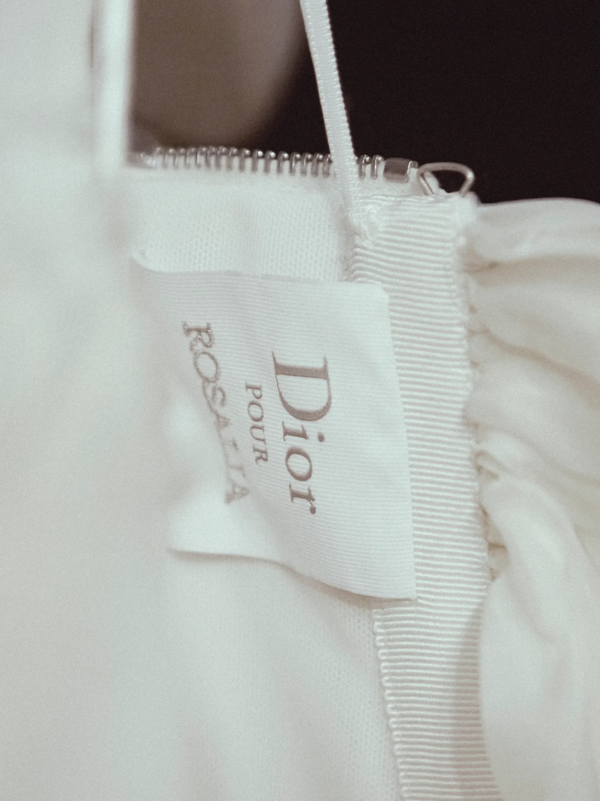 Backstage bij Rosalía's Dior-fittings tijdens haar LUX-tour