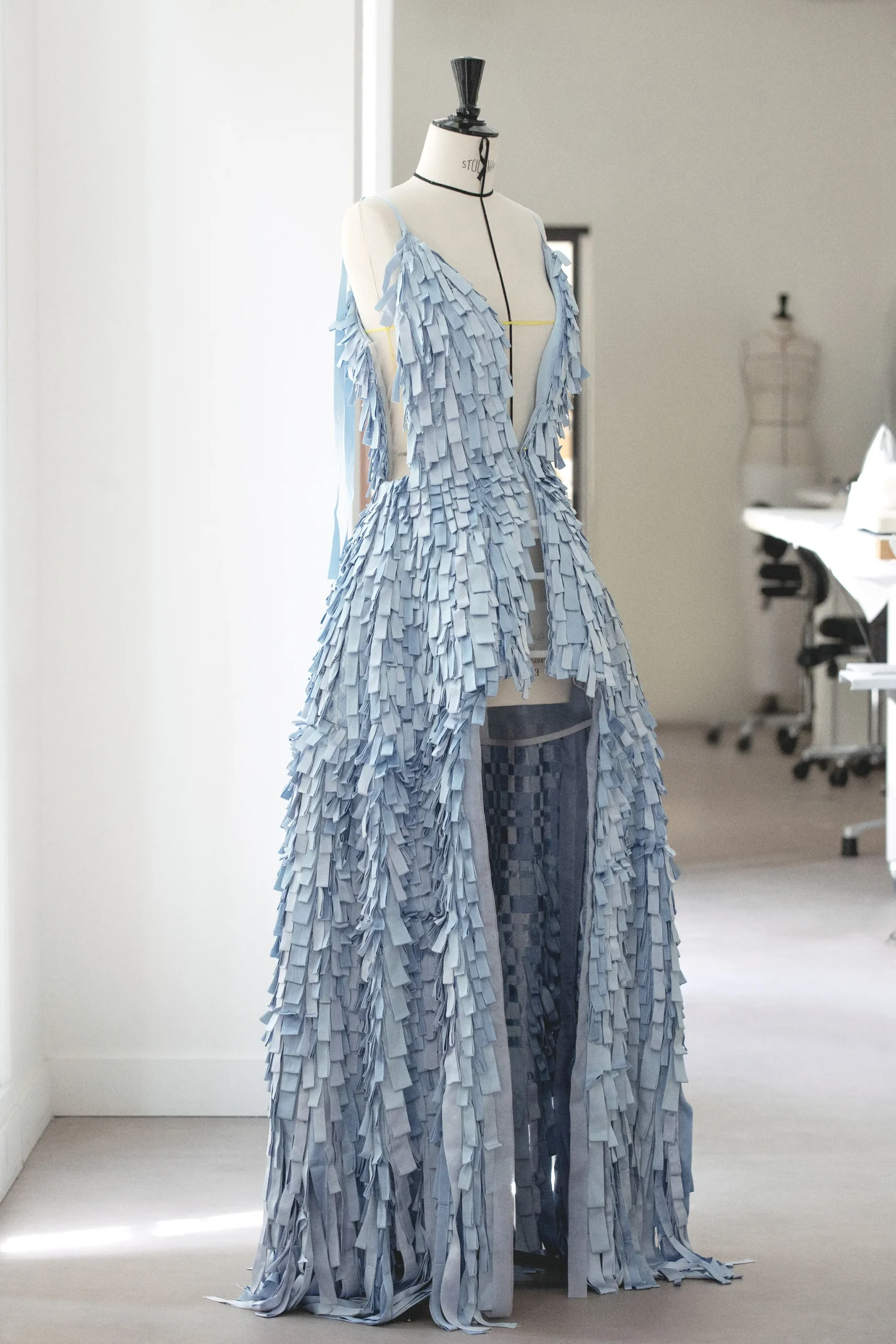 Backstage bij Rosalía's Dior-fittings tijdens haar LUX-tour