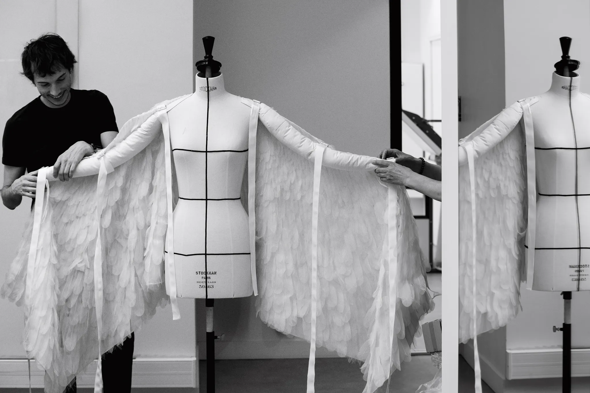 Backstage bij Rosalía's Dior-fittings tijdens haar LUX-tour
