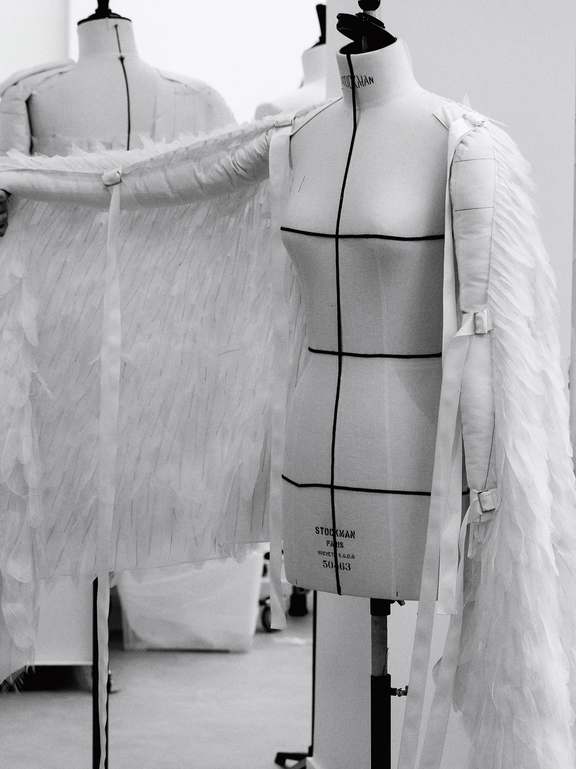 Backstage bij Rosalía's Dior-fittings tijdens haar LUX-tour