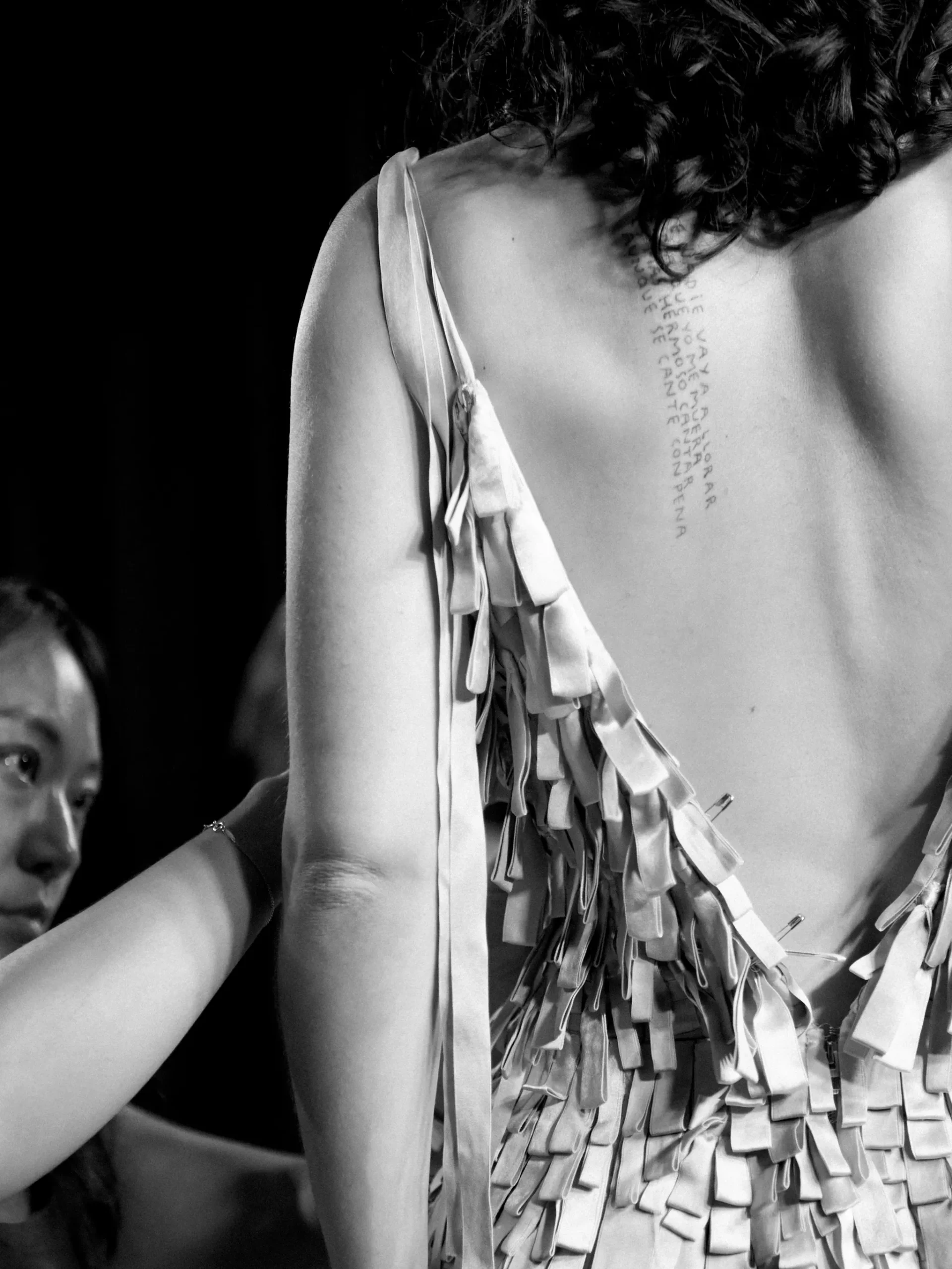 Backstage bij Rosalía's Dior-fittings tijdens haar LUX-tour