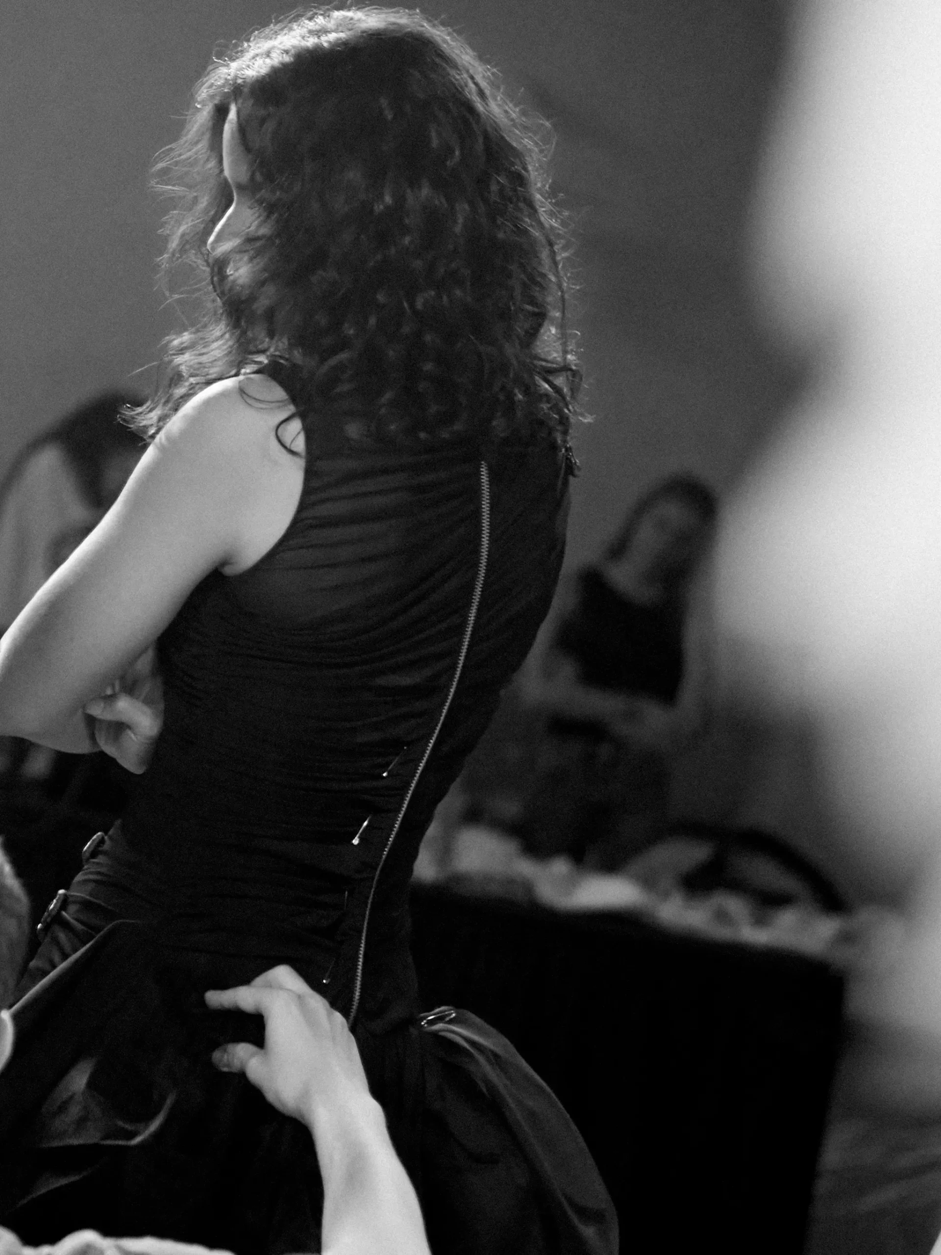 Backstage bij Rosalía's Dior-fittings tijdens haar LUX-tour
