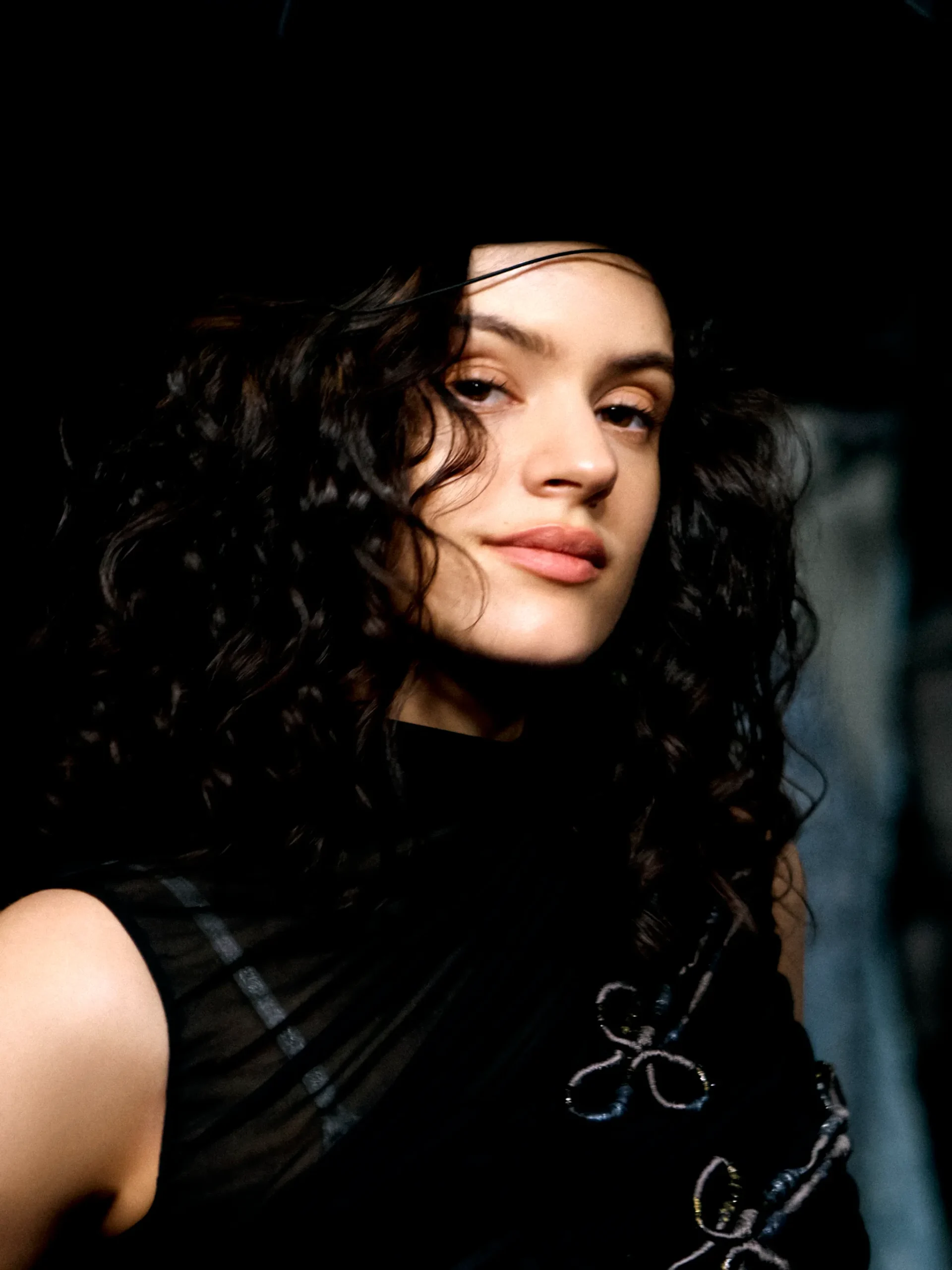 Backstage bij Rosalía's Dior-fittings tijdens haar LUX-tour