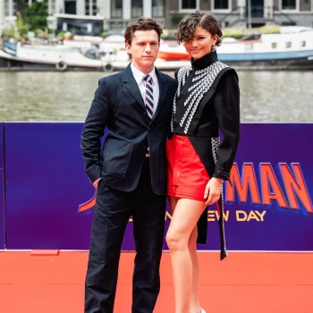 zendaya-en-tom-holland-gaan-voor-husband-wife-style-tijdens-hun-spider-man-tour-397933