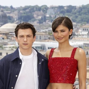 zendaya-en-tom-holland-gaan-voor-husband-wife-style-tijdens-hun-spider-man-tour-398494