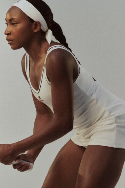 de-tennissers-die-ons-volledig-van-de-baan-slaan-met-hun-smashing-looks-op-wimbledon-400201