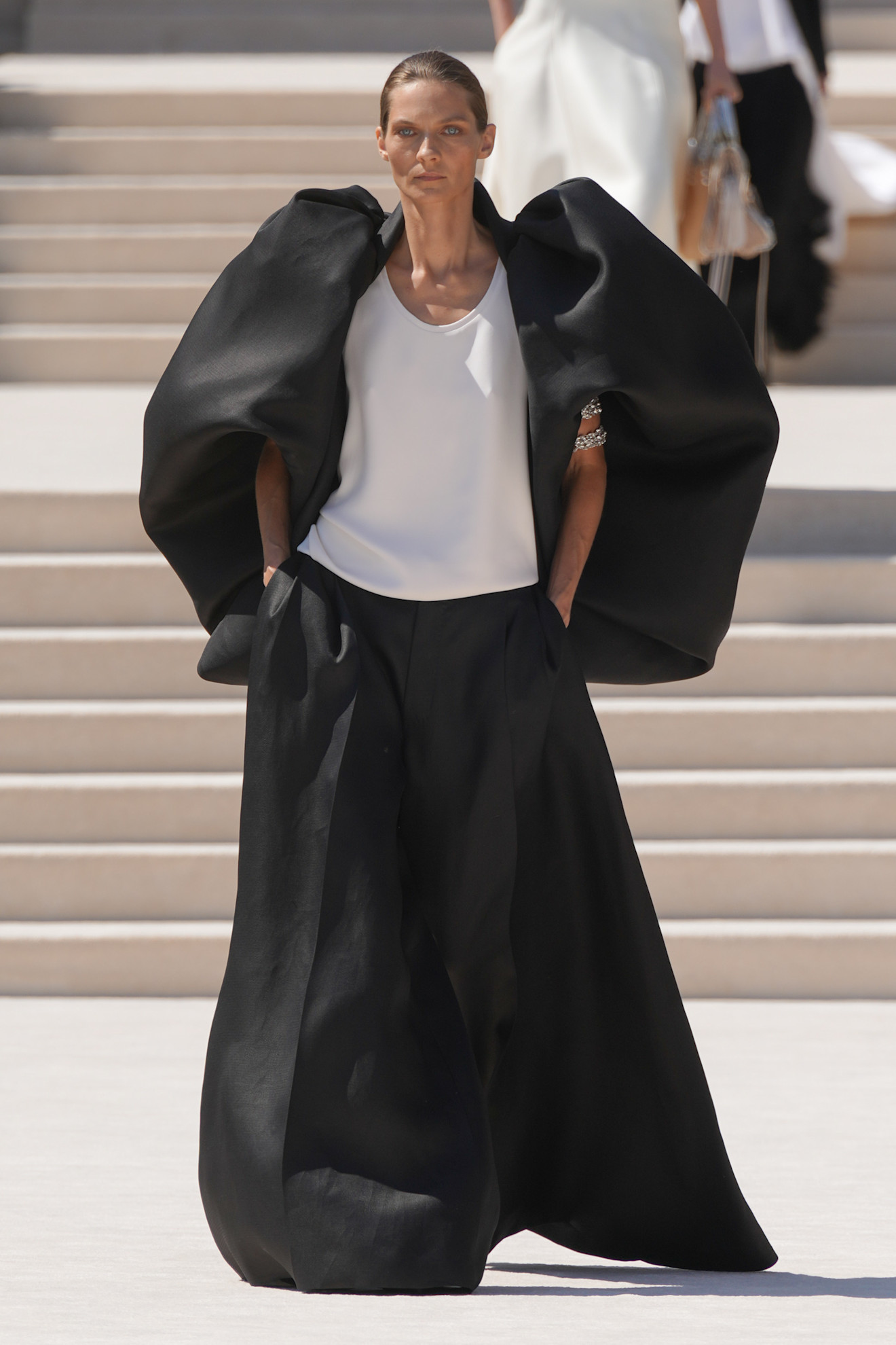 Een look van Balenciaga couture herfst/winter 2026