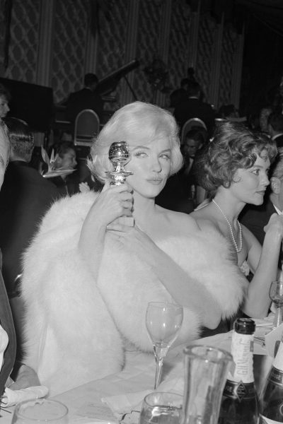 marilyn-monroe-in-the-female-gaze-de-eerste-beelden-van-dakota-johnson-en-ellen-burstyn-als-het-icoon-402292