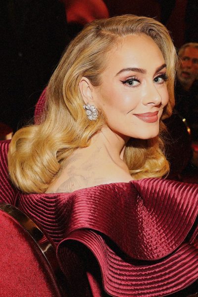 surprise-adele-verruilt-haar-signature-kapsel-voor-een-compleet-nieuwe-haarstijl-399750