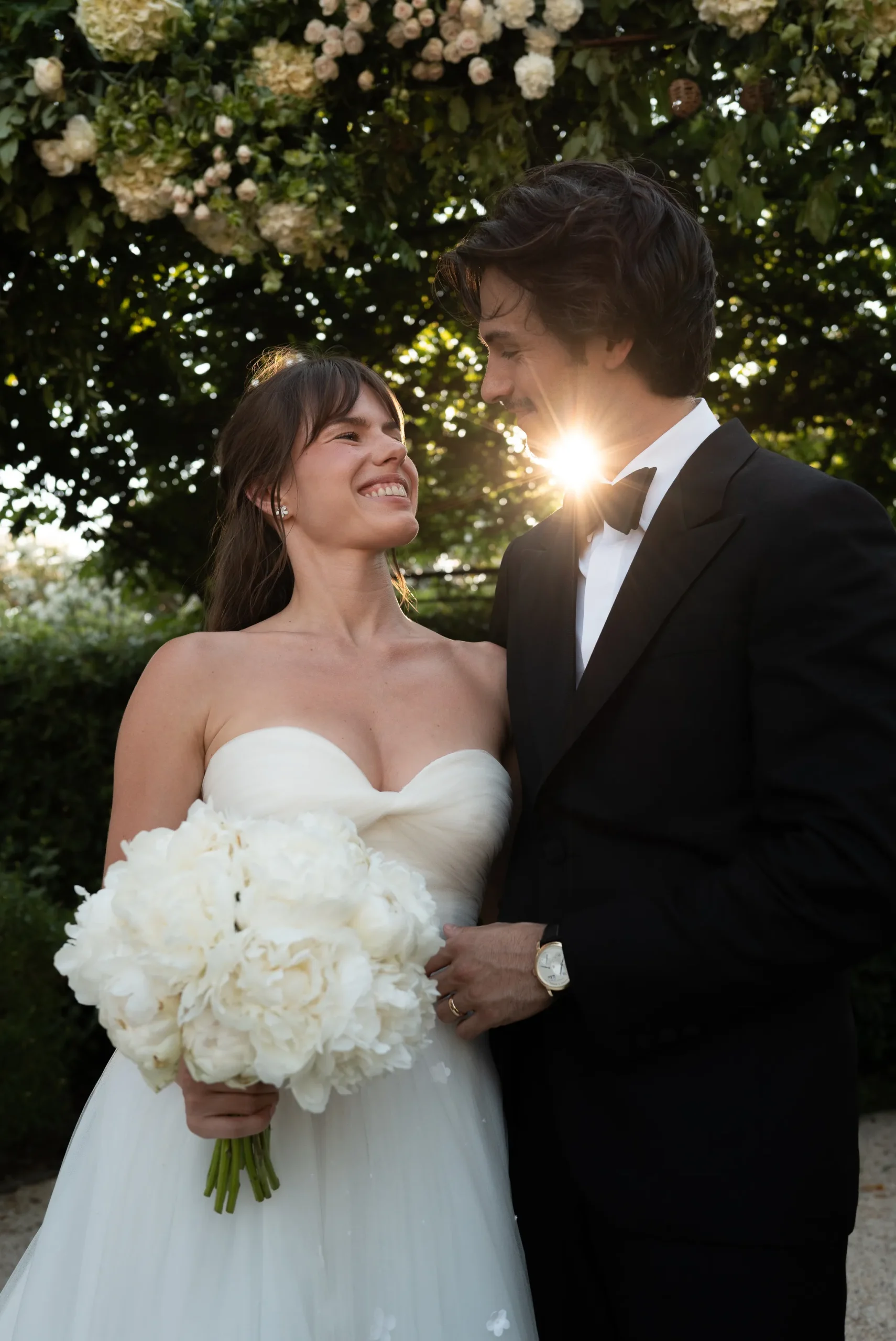 Beeld van de bruiloft van Dylan Jagger Lee en Paula Bruss