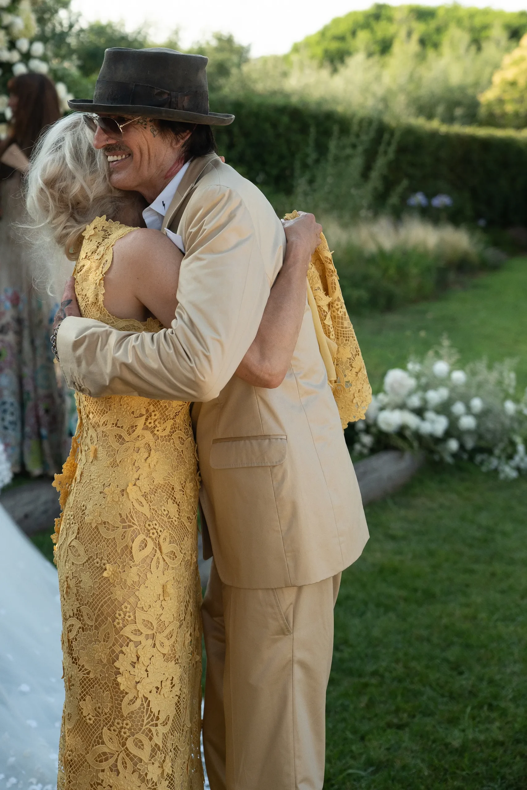 Beeld van de bruiloft van Dylan Jagger Lee en Paula Bruss