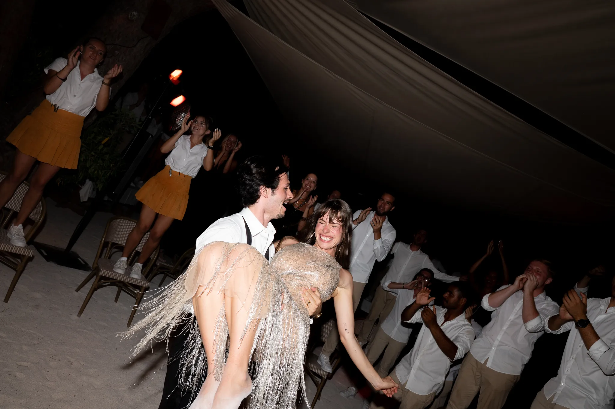 Beeld van de bruiloft van Dylan Jagger Lee en Paula Bruss