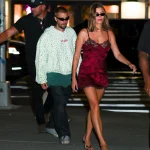Justin en Hailey Bieber in hun kenmerkende couple style na de WK-finale van 2026