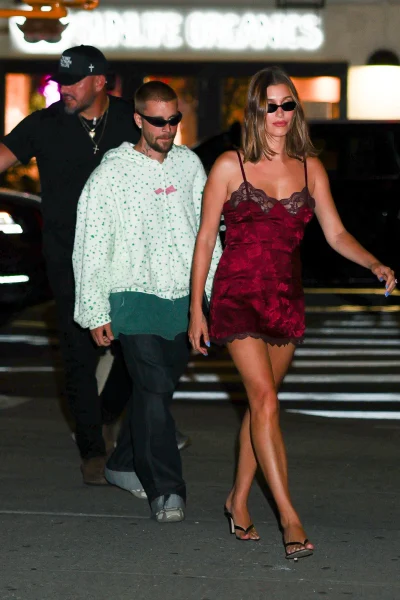 hailey-en-justin-bieber-blijven-trouw-aan-hun-opposites-attract-couple-style-401345