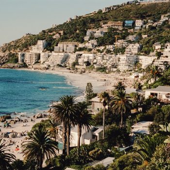 waar-city-life-strand-wijn-en-ruige-natuur-samenkomen-dit-zijn-vogues-tips-voor-kaapstad-401481