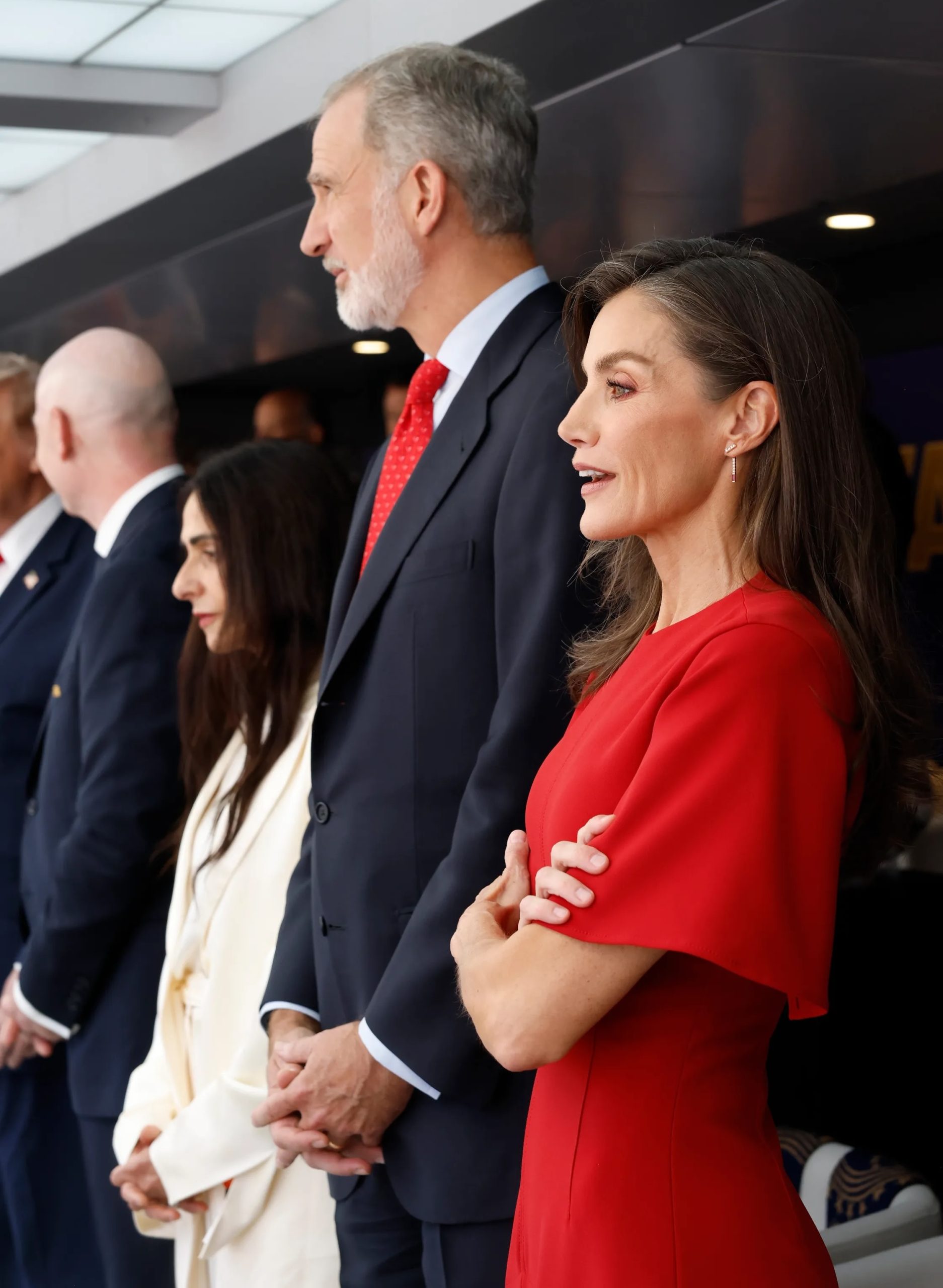 Koningin Letizia in een rode jurk tijdens de WK-finale 2026