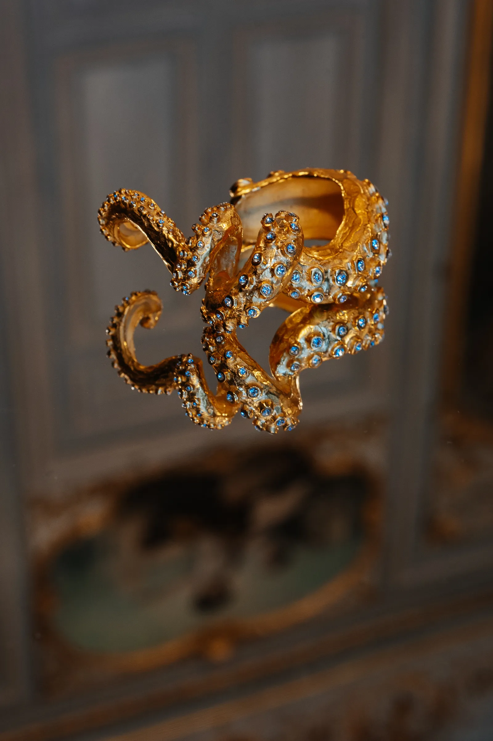 Een ring uit de couturecollectie van Schiaparelli