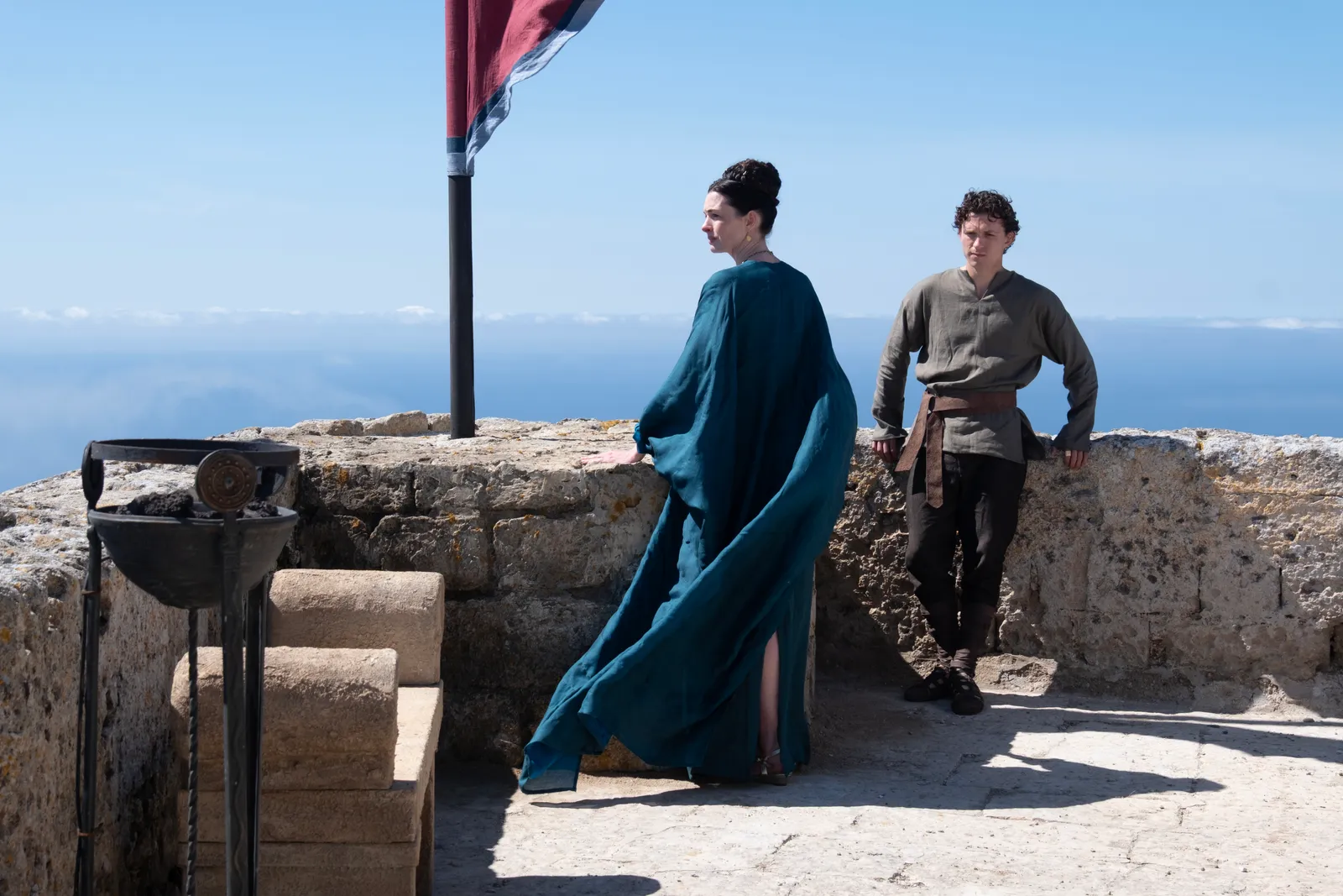 Anne Hathaway en Tom Holland in The Odyssey
