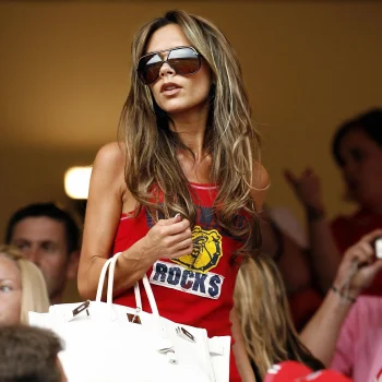 20-jaar-later-geeft-victoria-beckham-haar-famous-wag-stijl-een-2026-update-400371