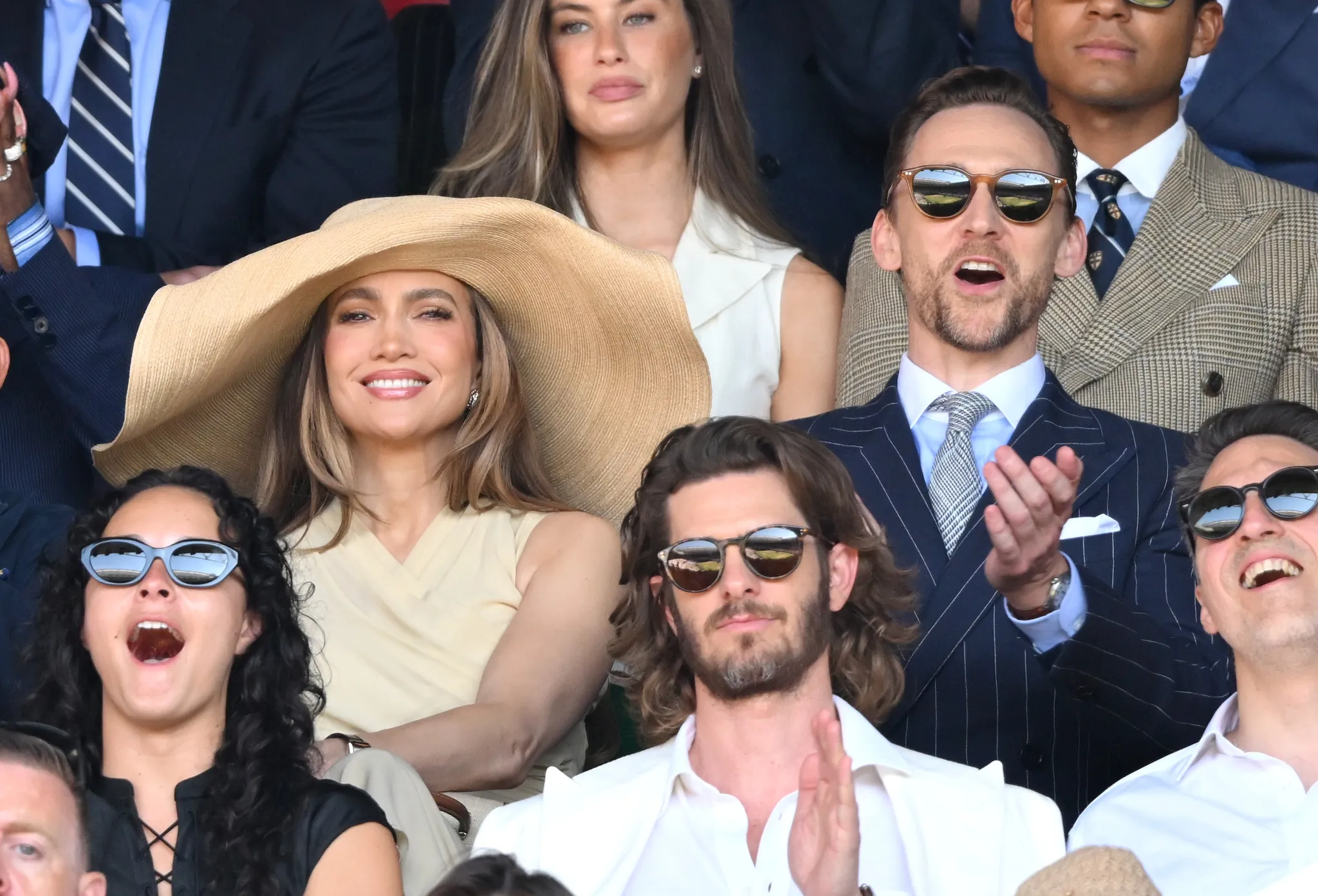 Erana James, Jennifer Lopez, Andrew Garfield and Tom Hiddleston op Wimbledon 2026