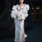 Zendaya in custom Louis Vuitton tijdens haar The Odyssey-perstour