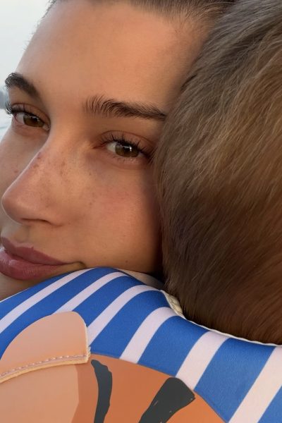 jack-bieber-is-twee-jaar-geworden-hailey-deelt-11-nieuwe-beelden-van-haar-zoontje-404815