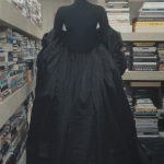 Model Anok Yai in een look van Alaïa door Peter Mulier