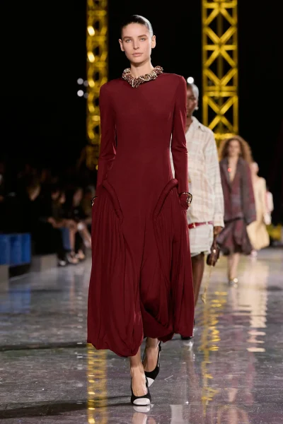 dit-jaren-80-silhouet-een-signature-van-lady-di-neemt-onze-garderobes-over-deze-herfst-404286