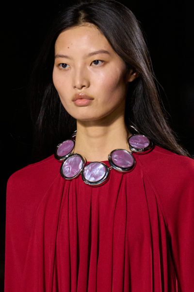 purple-rain-deze-onverwachte-kleurencombinatie-blijkt-de-trend-van-het-seizoen-404364