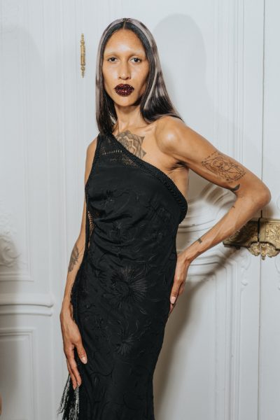 you-deserve-love-gia-bab-draagt-ontroerende-speech-op-aan-trans-sisters-in-peet-dullaert-couture-402866