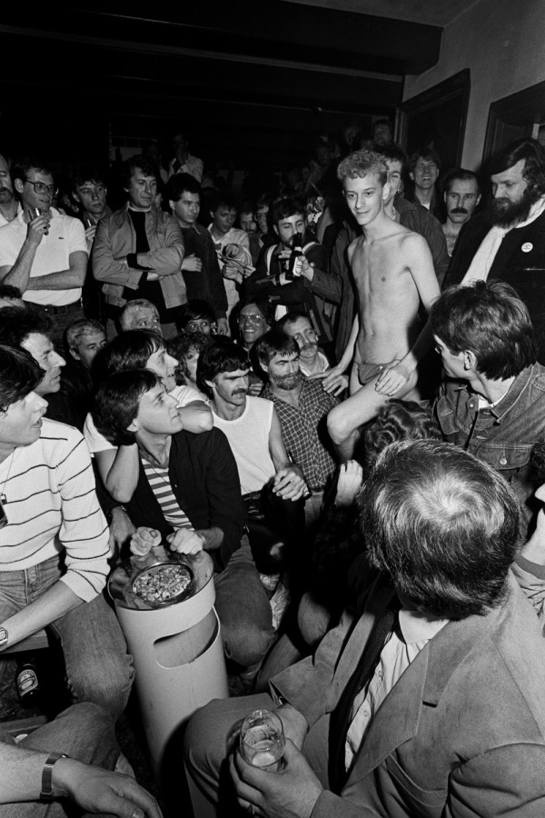 Mister Gay Krant contest in het ITC Hotel, Amsterdam, 1983