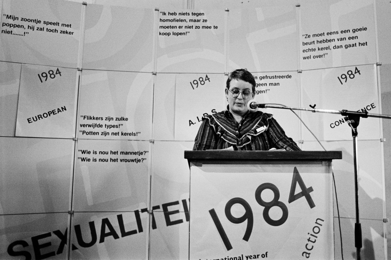 De queer community captured by Erwin Olaf: Eerste Europese congres voor de nieuwe ziekte Aids, COC gebouw aan de Rozengracht 8-16, Amsterdam, 1984.