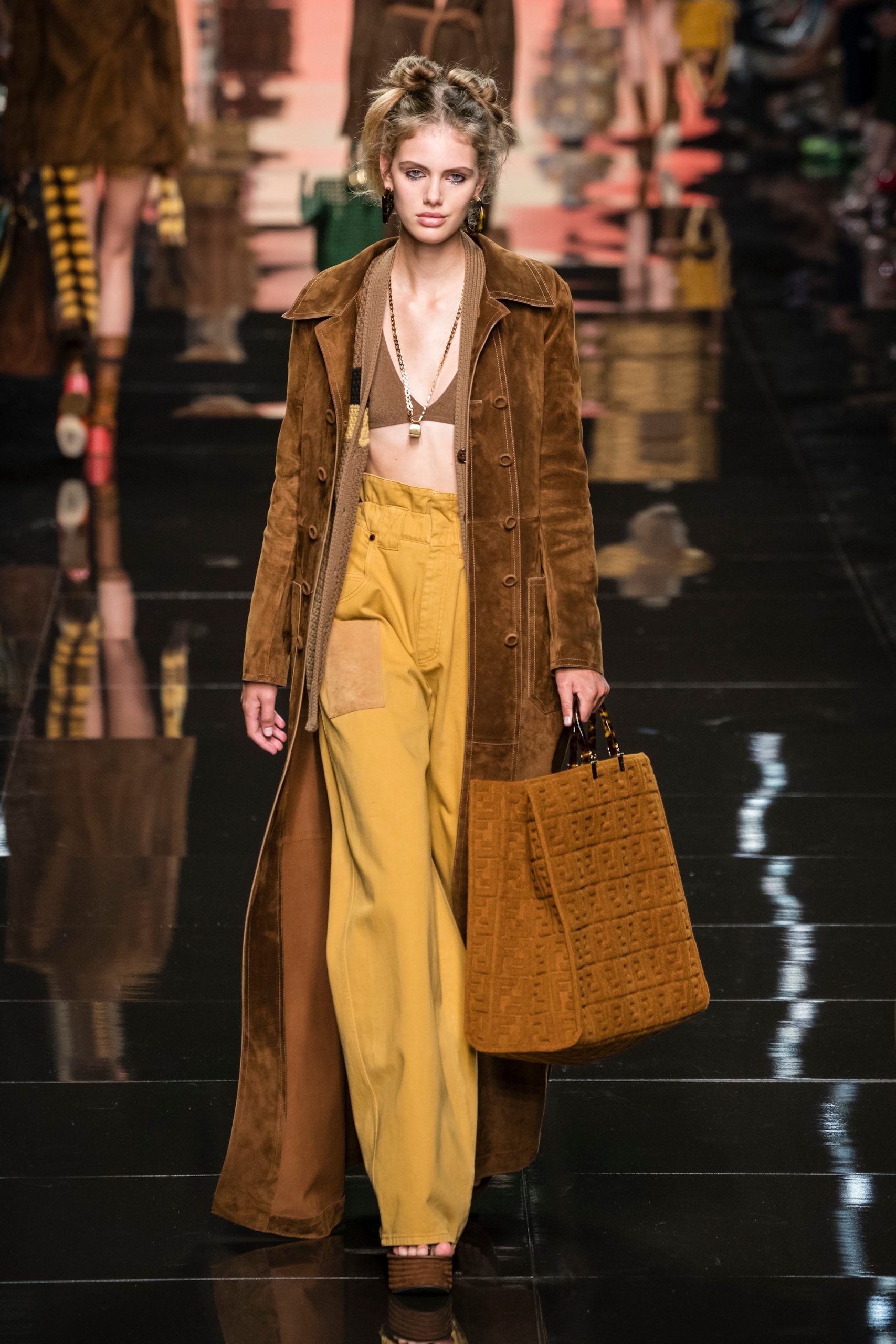 Rosalieke Fuchs op de catwalk bij Fendi lente/zomer 2020