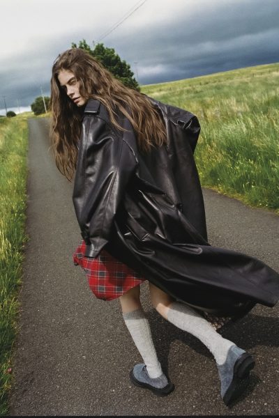 met-19-graden-en-regen-op-lowlands-in-deze-cool-girl-approved-outfits-ben-je-daar-zelfs-blij-mee-404439
