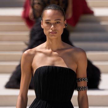 annemary-aderibigbe-did-it-all-alaias-guggenheim-show-pierpaolos-balenciaga-debuut-en-a-lot-of-schiaparelli-404337