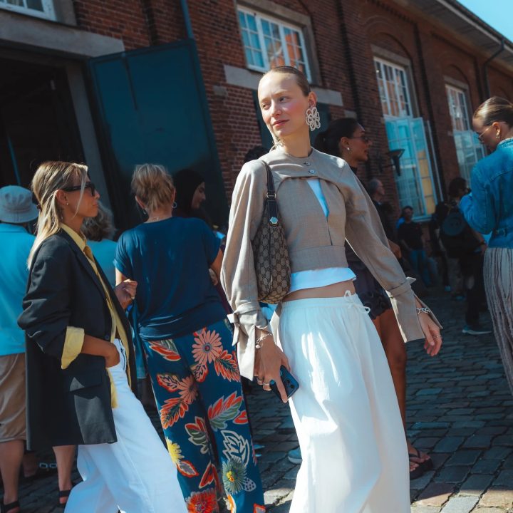 de-grootste-broekentrend-van-de-zomer-was-overal-te-zien-tijdens-copenhagen-fashion-week-404371