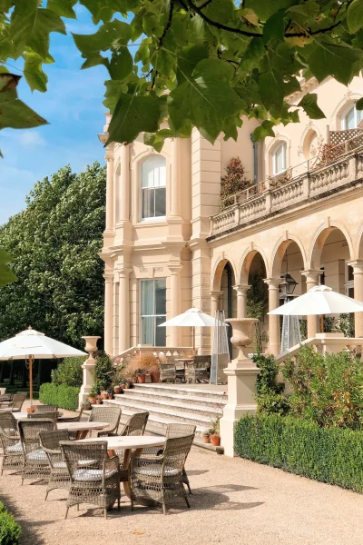 vierden-zendaya-en-tom-holland-hun-wedding-in-dit-extravagante-hotel-403435