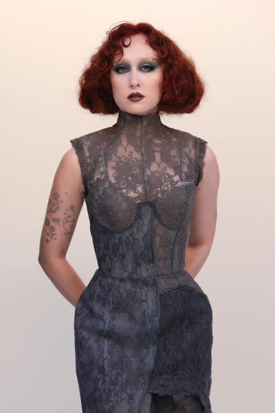 bob-ell-roan-is-back-chappell-roan-ruilt-haar-signature-rode-krullen-in-voor-een-razor-sharp-bob-405490