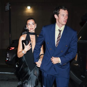spotted-dua-lipa-en-callum-turner-verschijnen-voor-het-eerst-sinds-hun-bruiloft-samen-op-de-rode-loper-402607