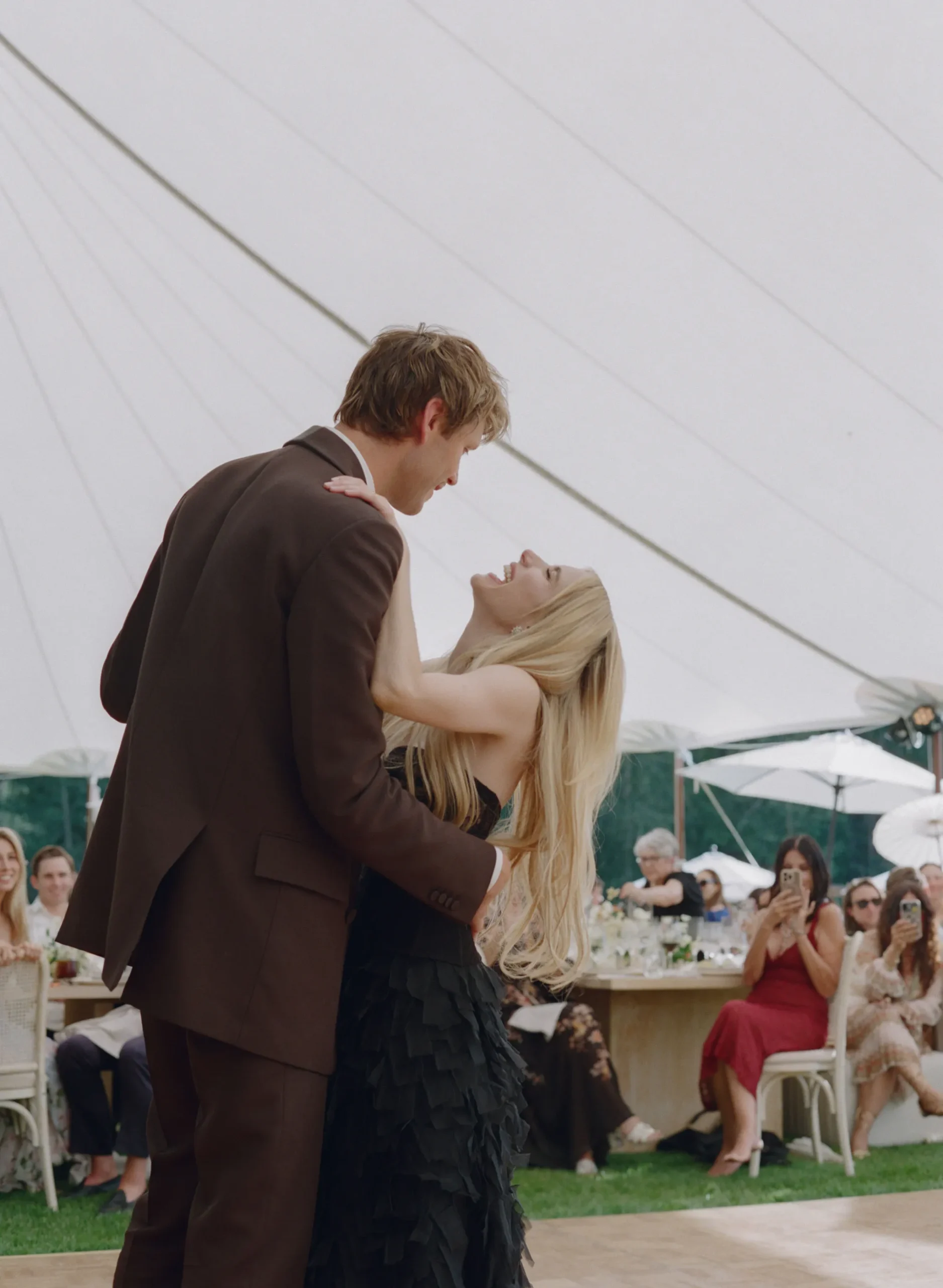 De bruiloft van Emma Roberts en Cody John
