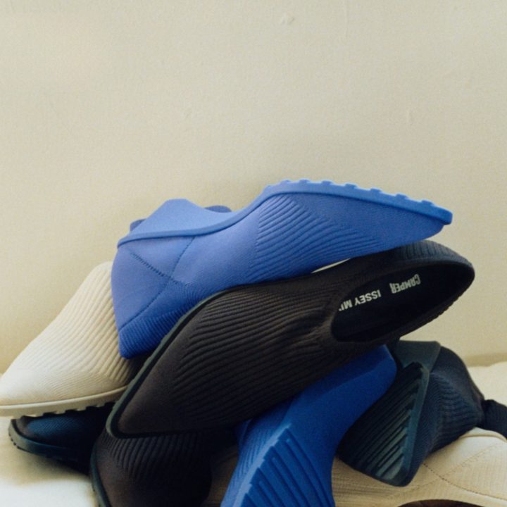 pleats-sock-boots-powered-by-issey-miyake-x-camper-en-meer-coole-shoe-collabs-voor-het-najaar-404491