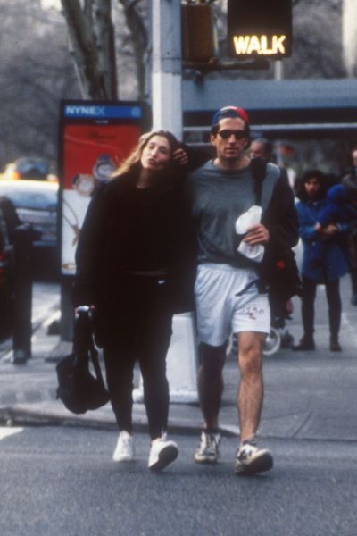 na-de-minimalistische-stijl-van-cbk-is-de-ivy-league-look-van-john-f-kennedy-jr-onze-nieuwste-fashion-obsession-404271