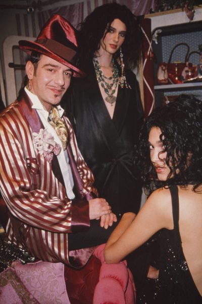 fashion-history-in-the-making-john-galliano-staat-in-de-spotlights-tijdens-het-met-gala-2027-402445