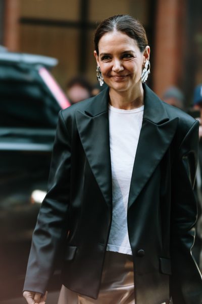 wat-katie-holmes-het-liefst-aan-haar-arm-heeft-een-it-bag-en-een-artist-boyfriend-403265