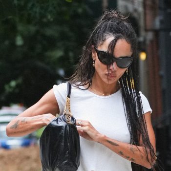 zoe-kravitz-maakt-een-overtuigende-case-voor-deze-gevreesde-jeans-404806