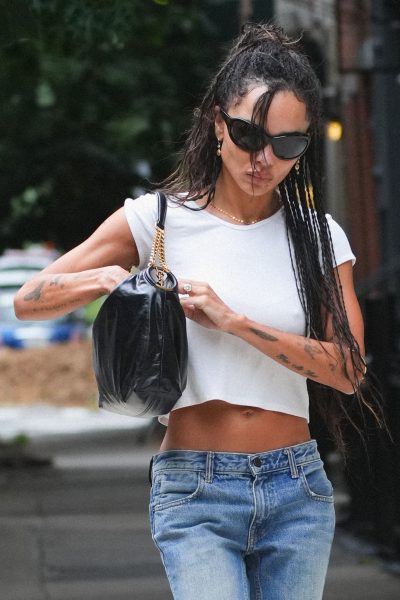 zoe-kravitz-maakt-een-overtuigende-case-voor-deze-gevreesde-jeans-404806