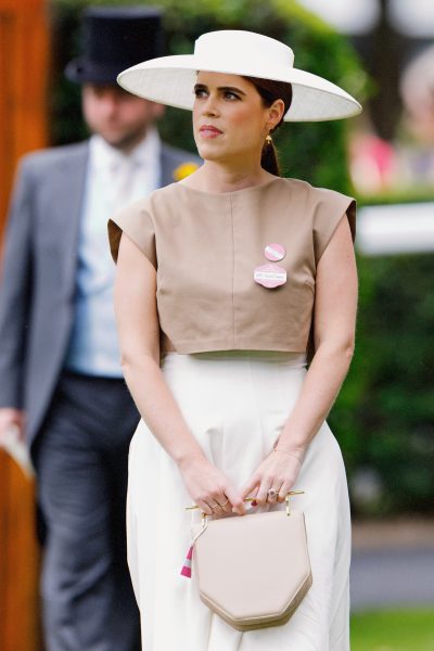 its-a-girl-prinses-eugenie-is-bevallen-van-haar-derde-kind-en-deelt-een-eerste-foto-402779