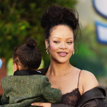 cutest-full-circle-moment-rihanna-toont-haar-drie-kids-de-plek-waar-ze-opgroeide-in-barbados-in-deze-video-403734